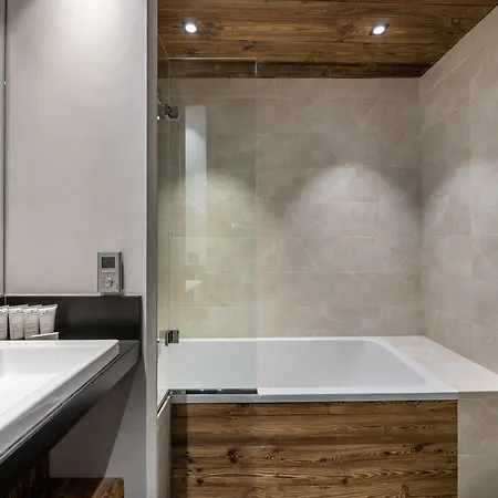 De Luxe Avec Sauna Et Terrasse Au Centre De - Fr-1-567-51 Apartment *